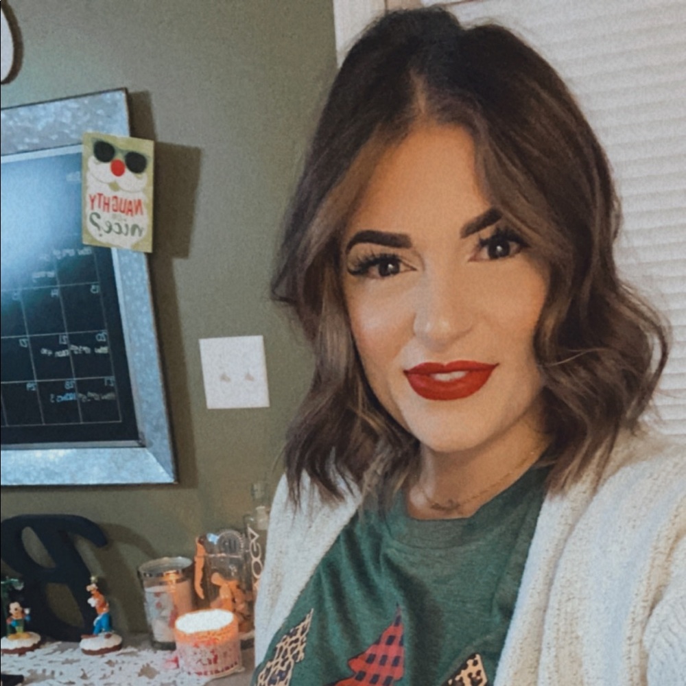 Meet your Posher, Nicole